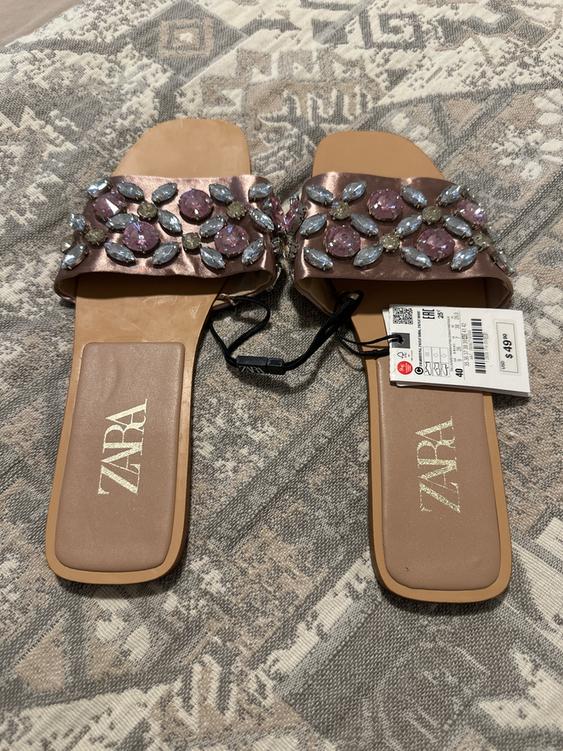 LOW HEEL SATIN EFFECT BEADED SANDALS - Image 3