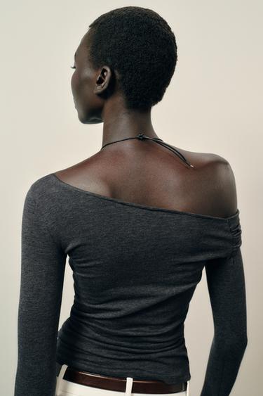 TOP DÉCOLLETÉ ASYMÉTRIQUE - Gris chiné de Zara - Image 5