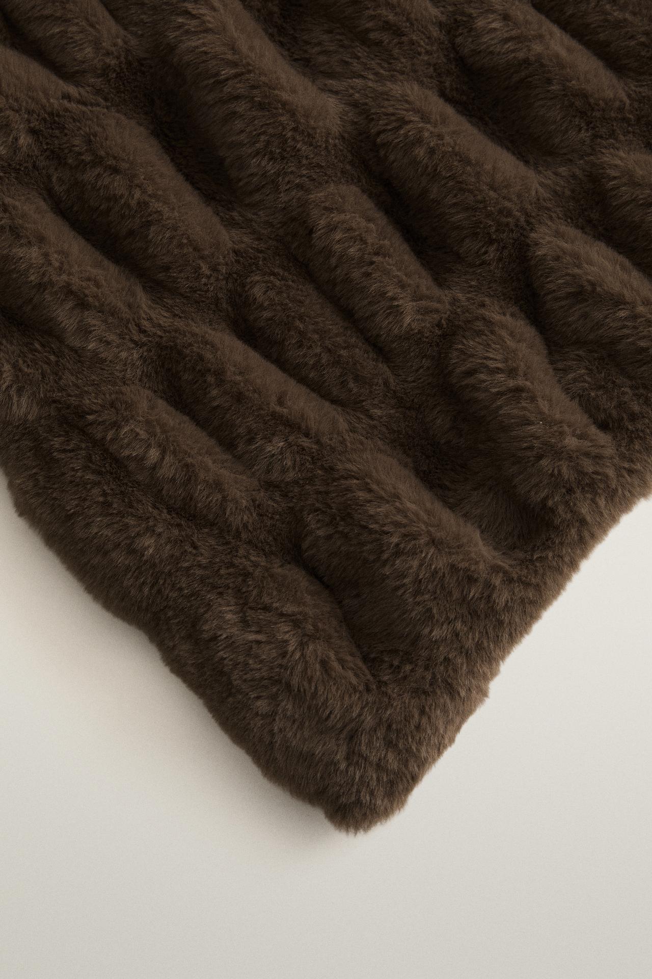WAVY FAUX FUR BLANKET — Brown / Taupe