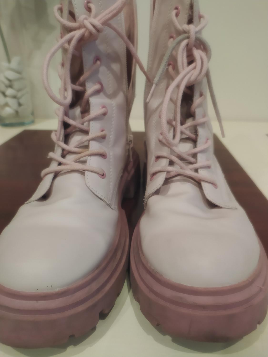 COLOUR CHANGING ANKLE BOOTS - Image 5