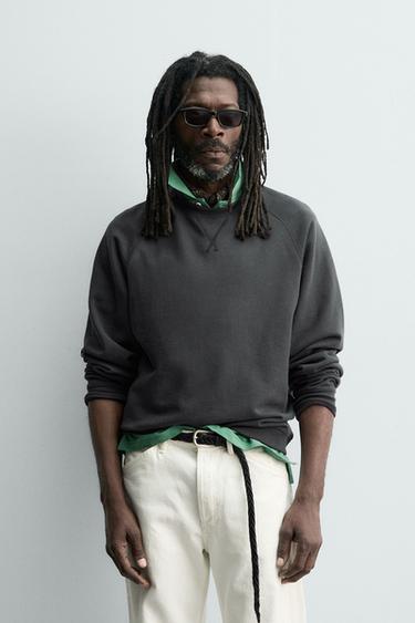 سويت شيرت مغسول برقبة دائرية AARON LEVINE X ZARA - بحري الخاص بـ Zara