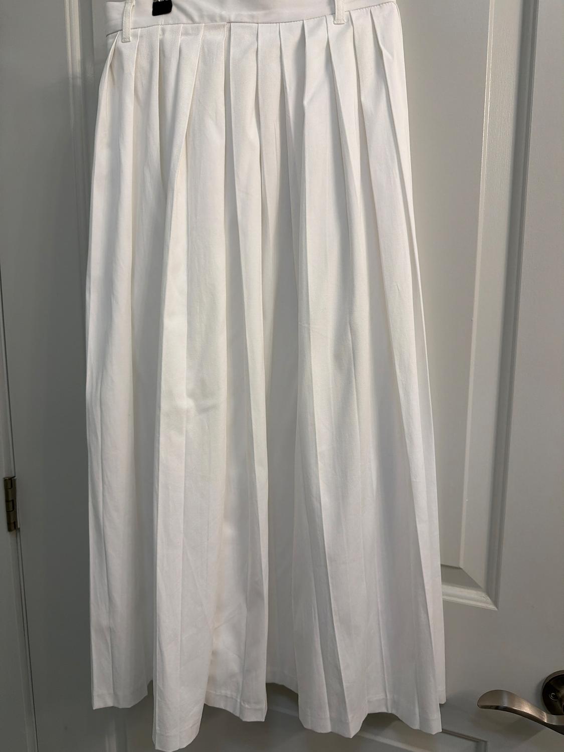 WHITE BUTTON DOWN PLEATED SKIRT - Image 3