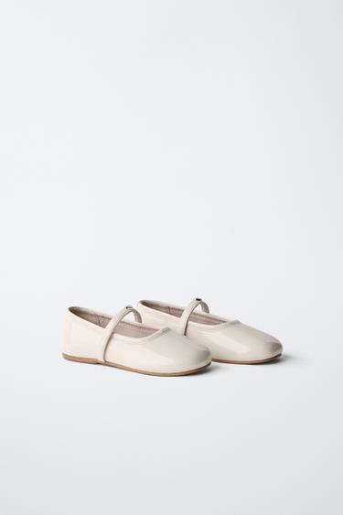 PATENT BALLERINA FLATS WITH HEART DETAIL - Ecru White by Zara