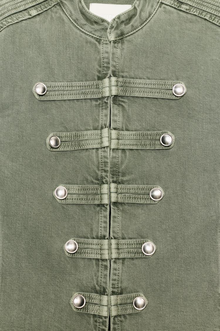 Chaqueta ajustada con botones 5