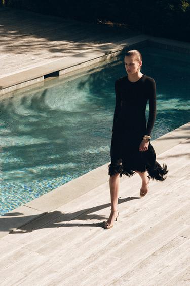 SAIA COM FRANJAS ASSIMÉTRICA - THE ITEM - Preto da Zara