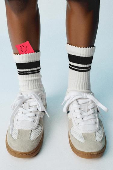 PACK DOS CALCETINES BANDAS - Negro de Zara