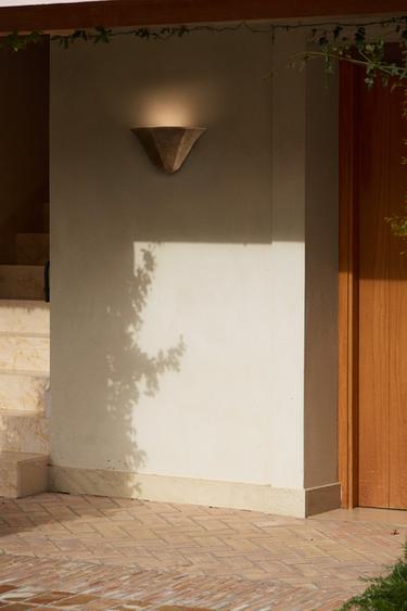 LAMPE | VÆGLAMPE I STENTØJ - terrakotta fra Zara