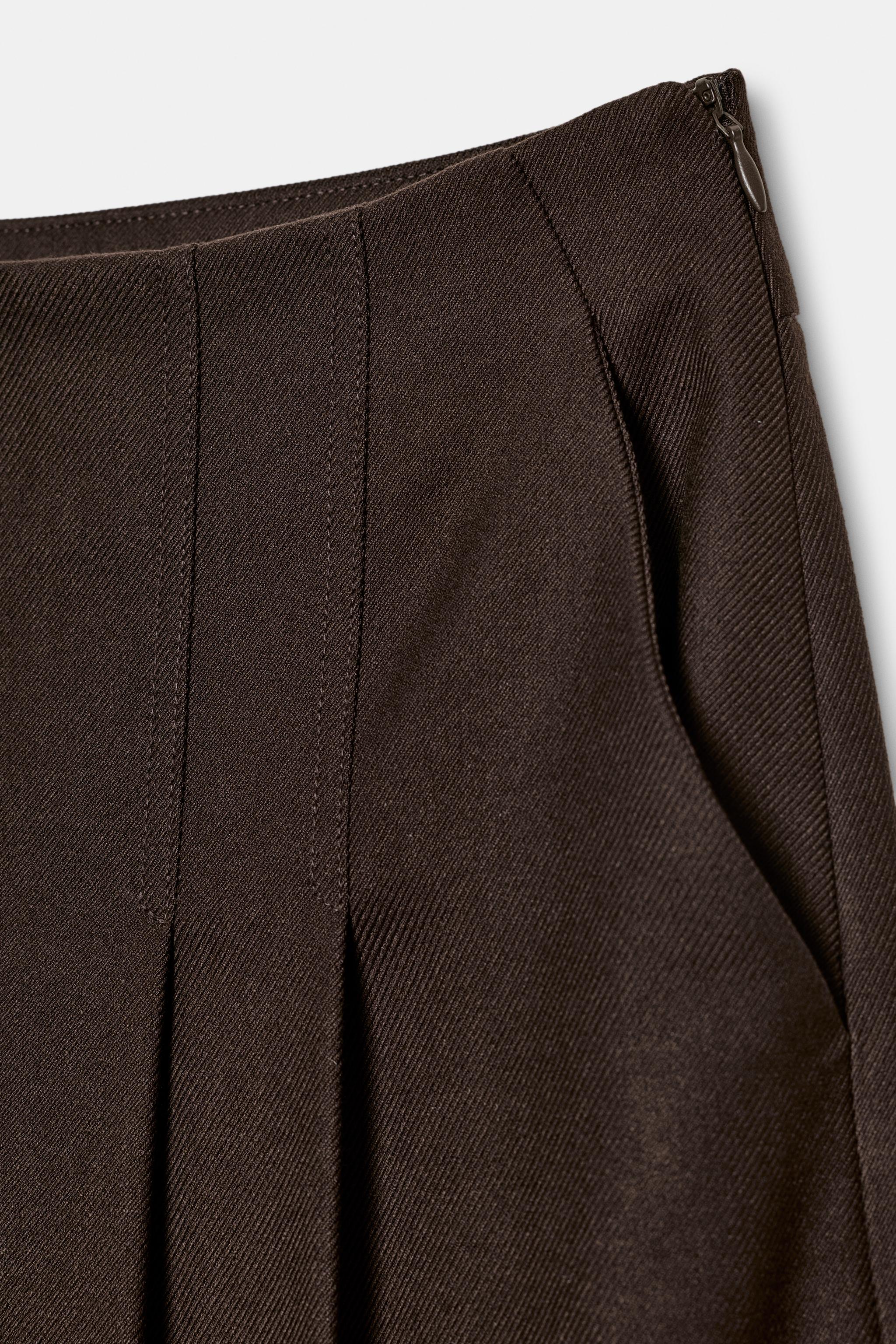 PLEATED LONG BERMUDA SHORTS