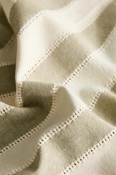LOT DE SERVIETTES DE TABLE RAYURES ET DENTELLES (LOT DE 2) - VERDÂTRE de Zara - Image 3