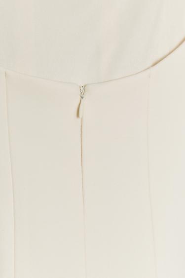 KURZES ELASTISCHES KLEID - Cremefarben von Zara