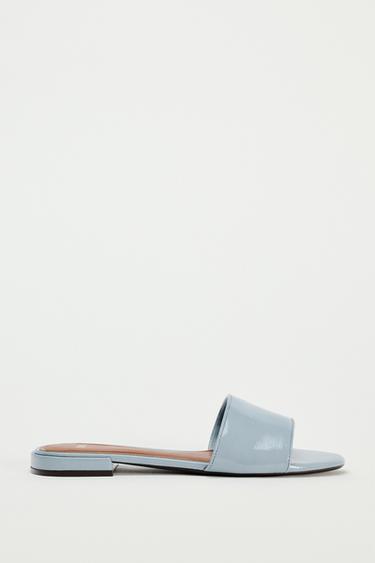 FAUX PATENT FINISH FLAT SLIDER SANDALS - Pearl grey by Zara