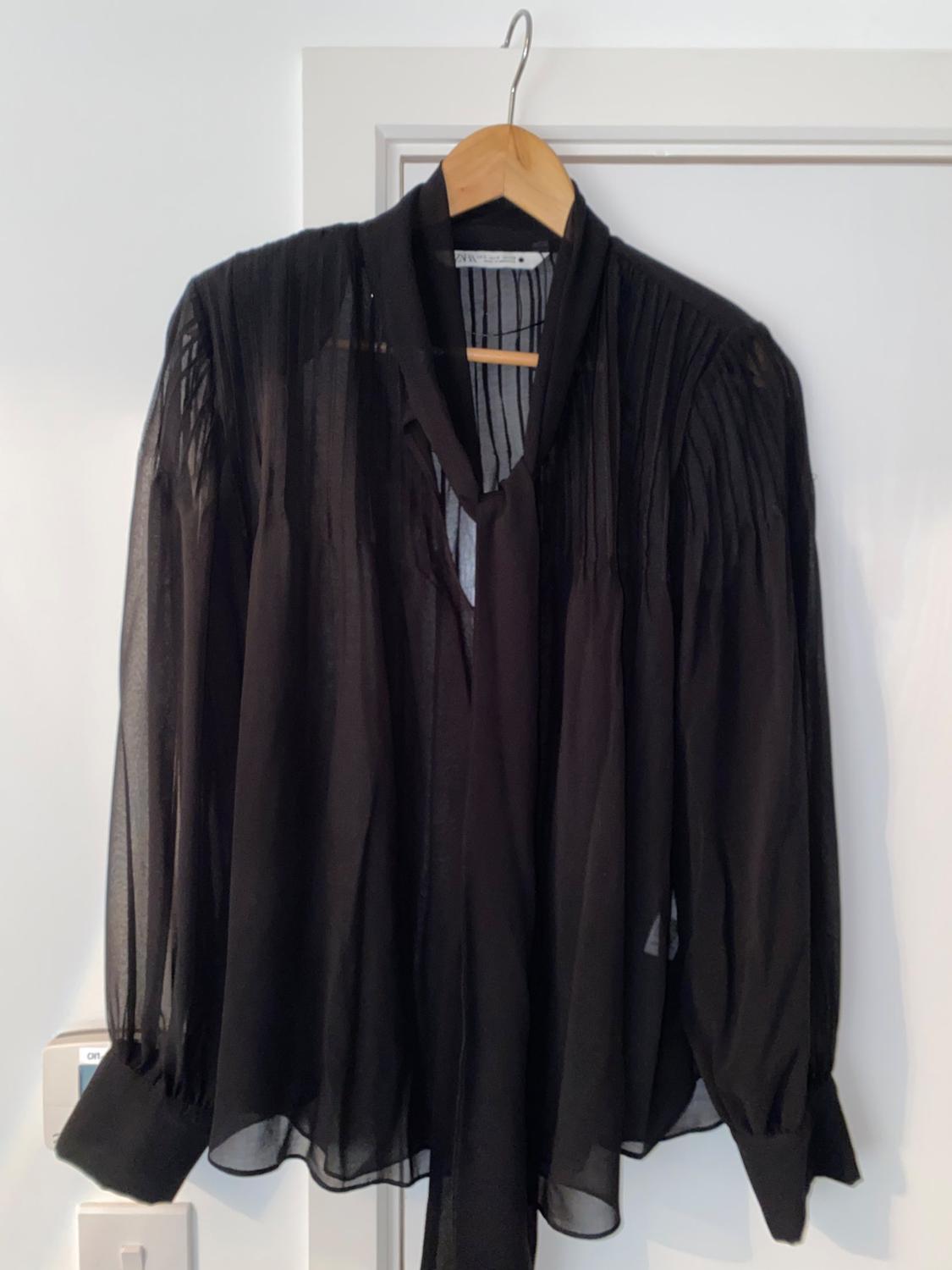 BLOUSE WITH BOW AND SHOULDER PADS - Image 2