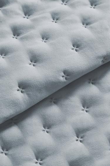 Gepolsterte Tagesdecke mit Punkten - Mittelblau von Zara