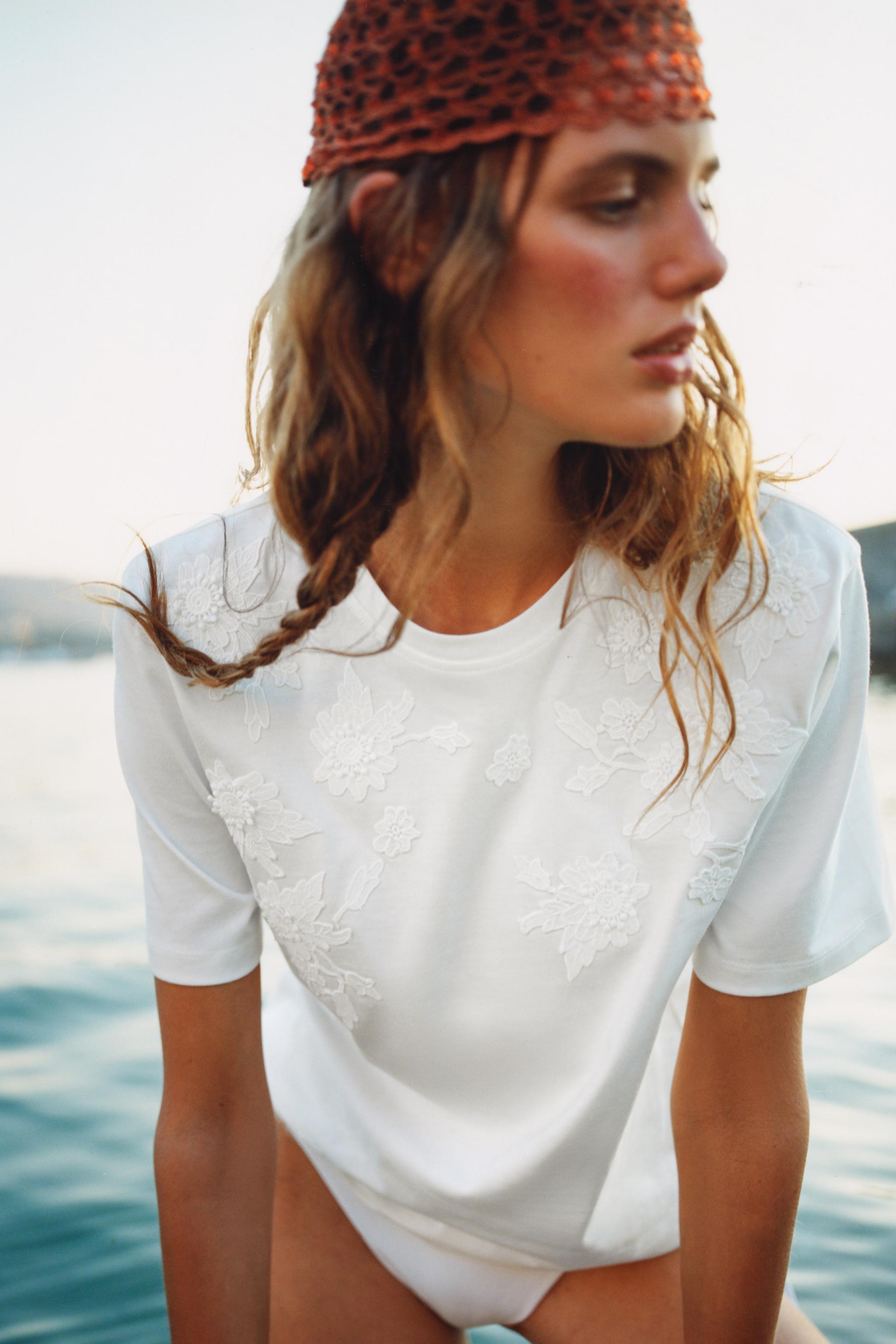 EMBROIDERED T-SHIRT