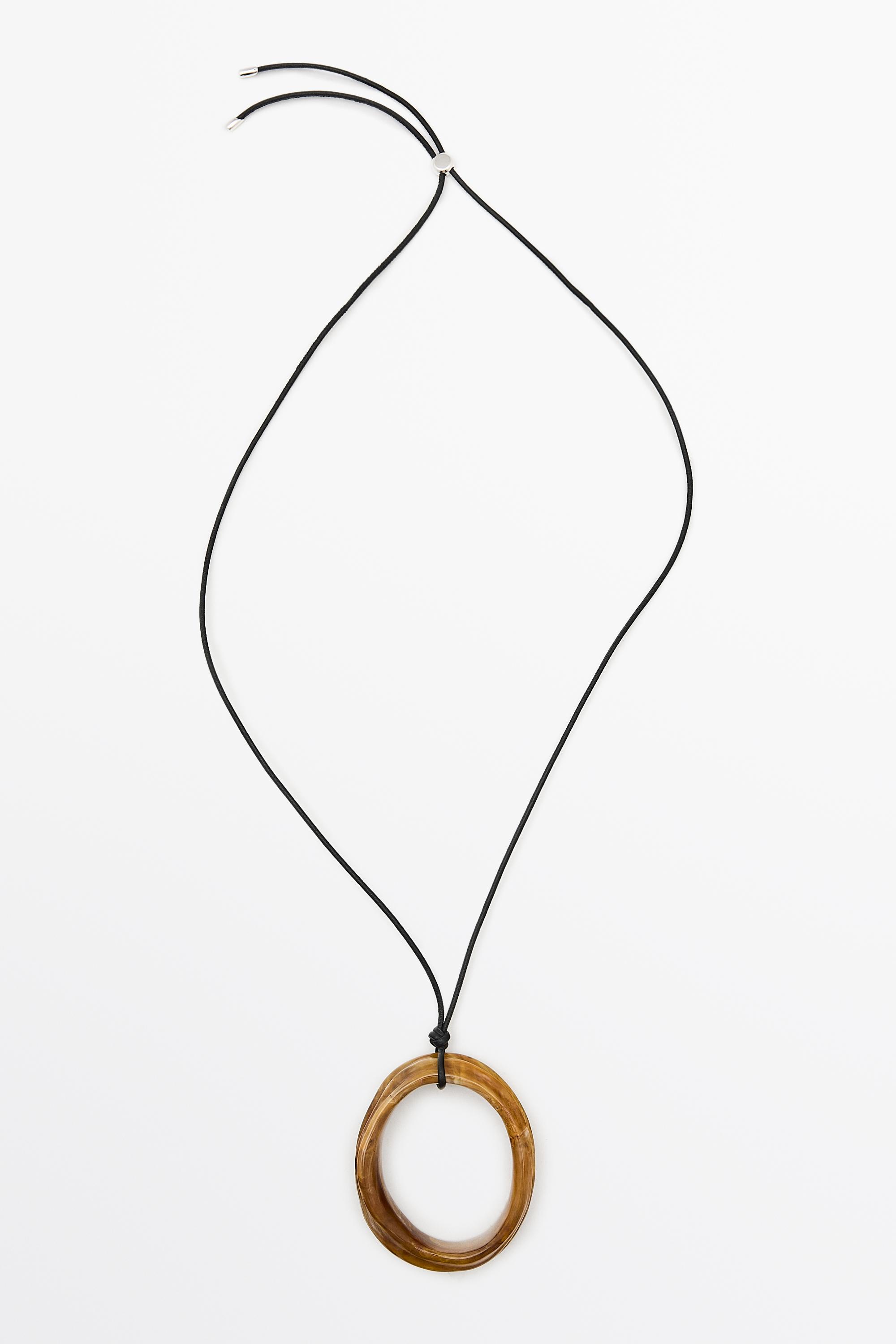Marbled hoop necklace