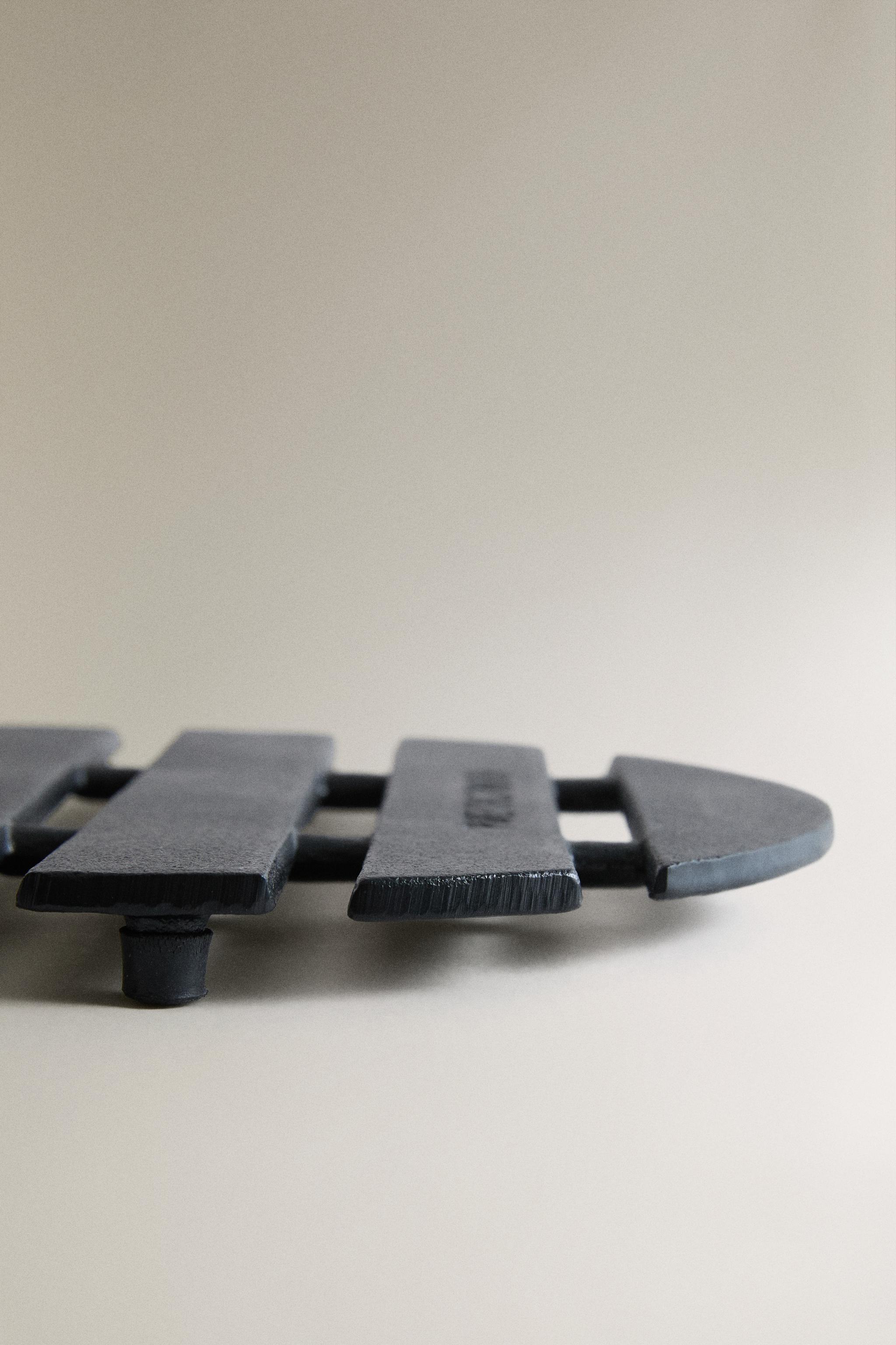 IRON TRIVET