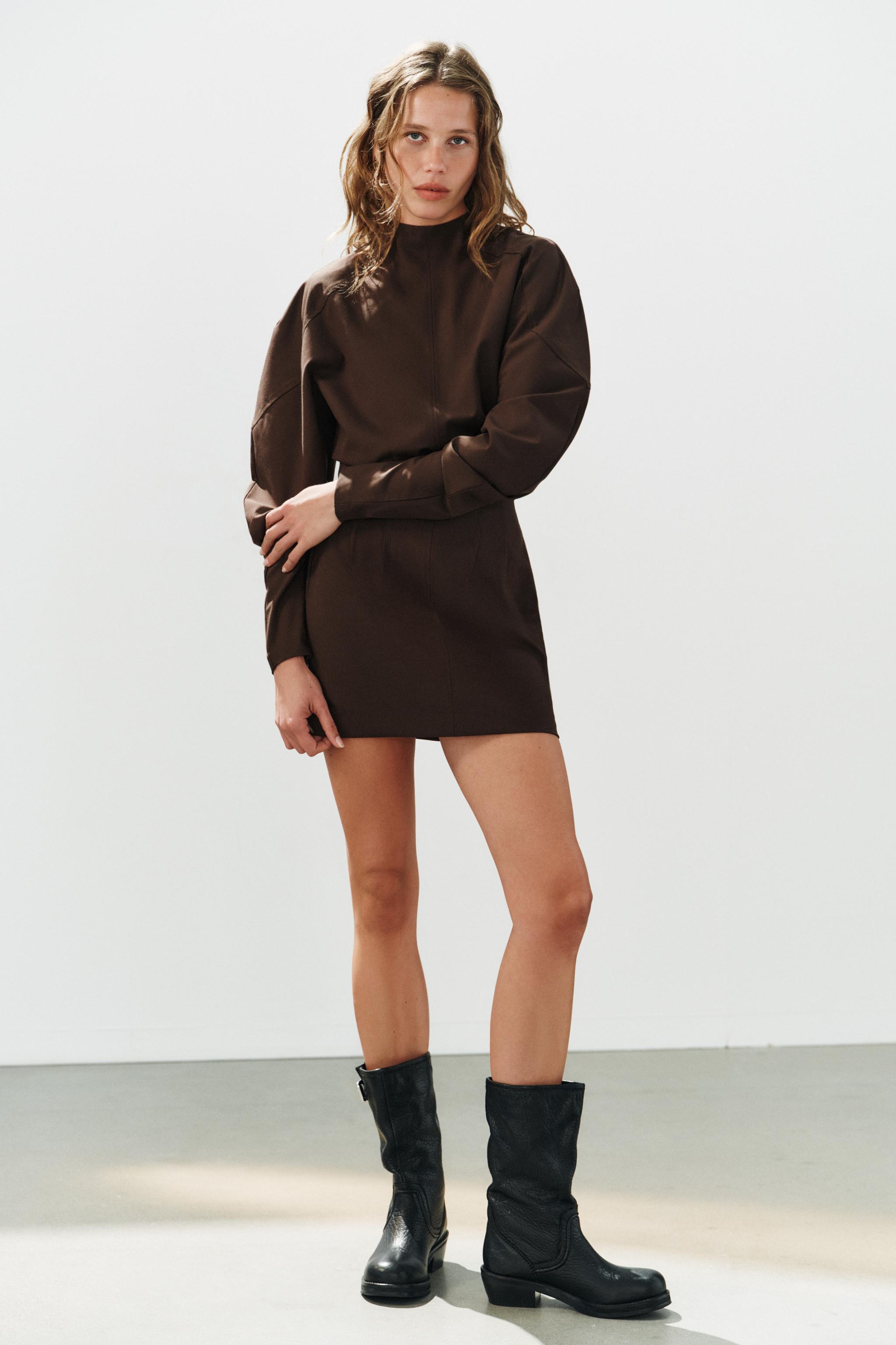 VOLUMINOUS SLEEVE MINI DRESS