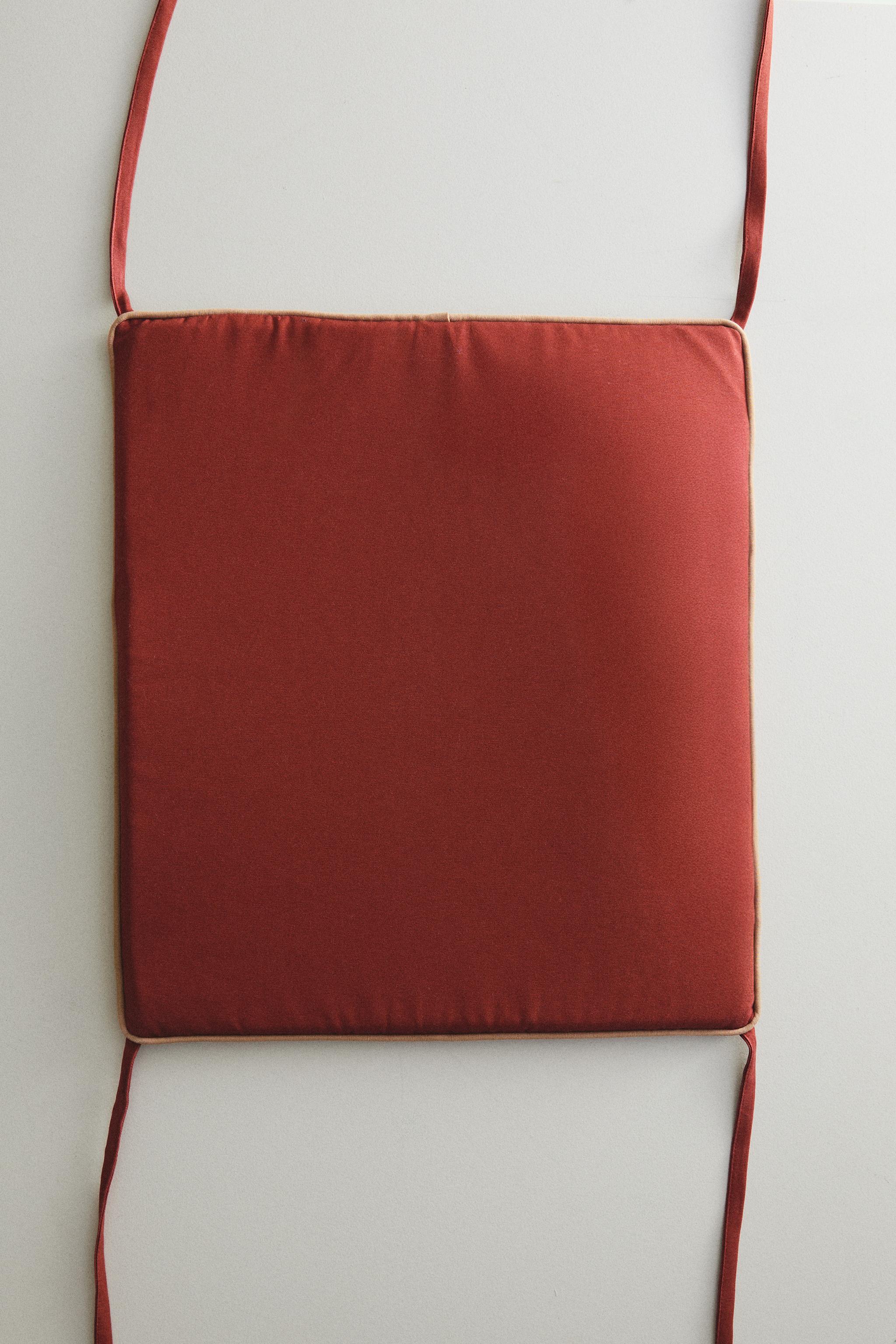 OUTDOOR ARMCHAIR BACK CUSHION WITH CONTRAST PIPING — Reddish