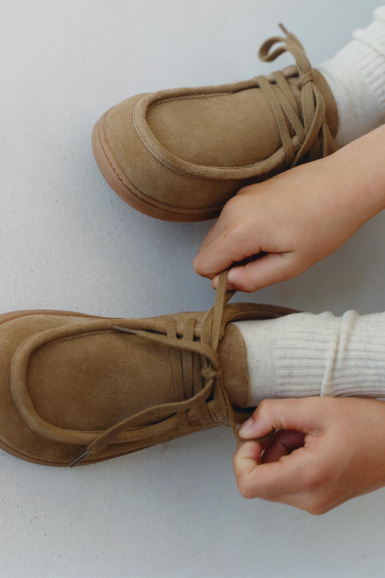 LEATHER BAREFOOT WALLABEE SHOES — Brown
