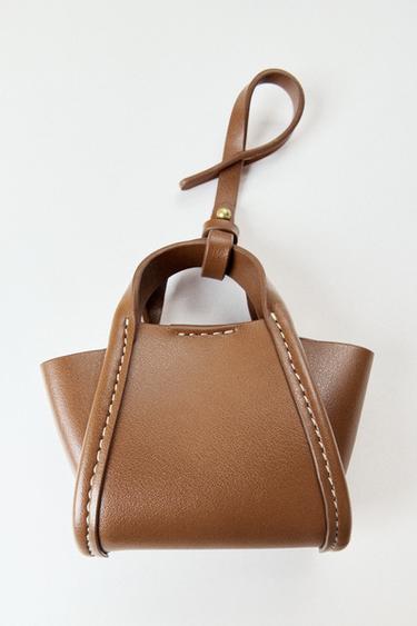 CHARM MINI BOLSO - Marrón de Zara