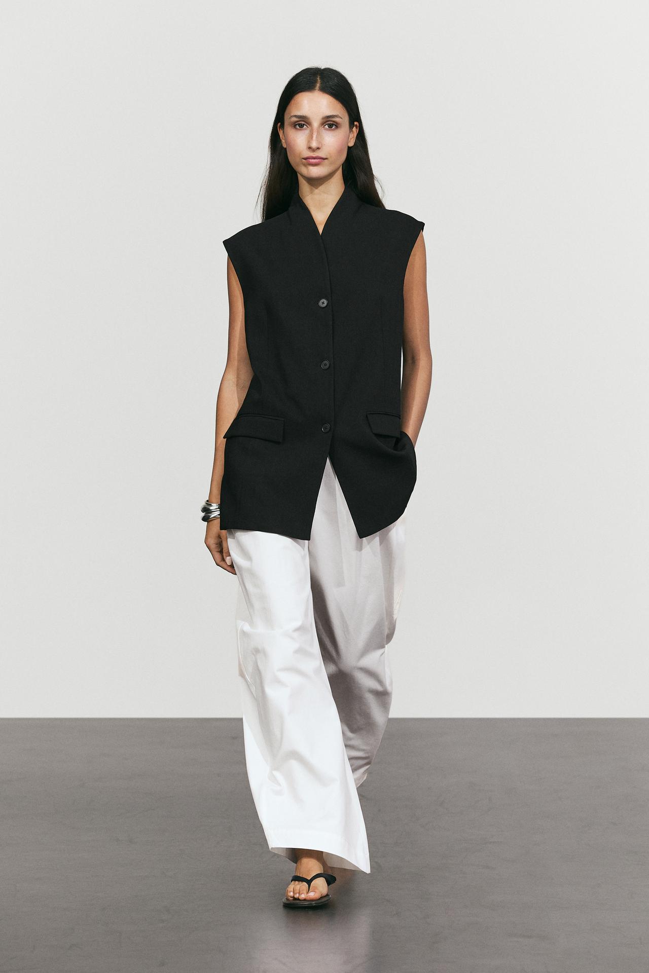 High-neck vest — Black