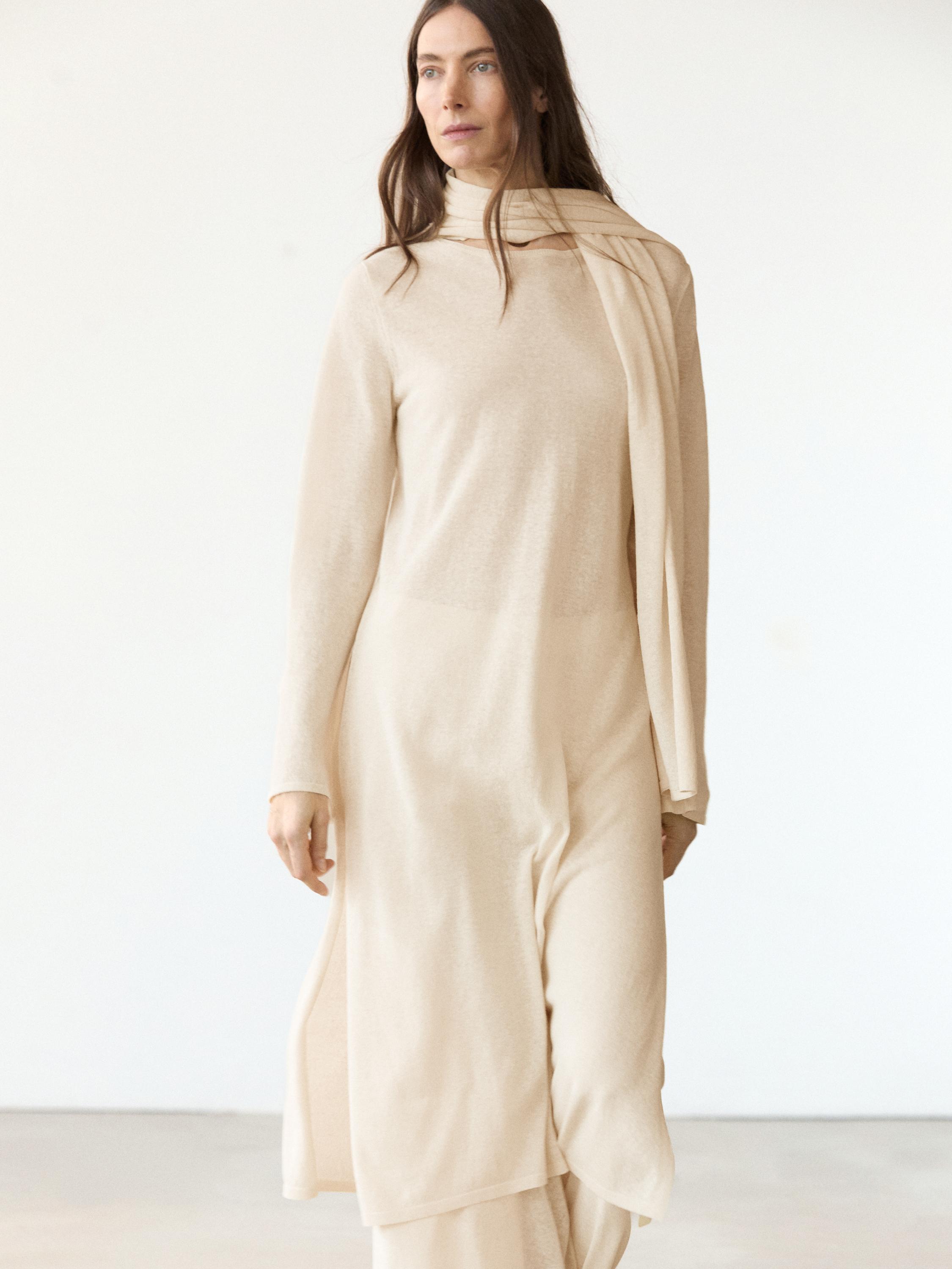 Total look flowing tunic dress