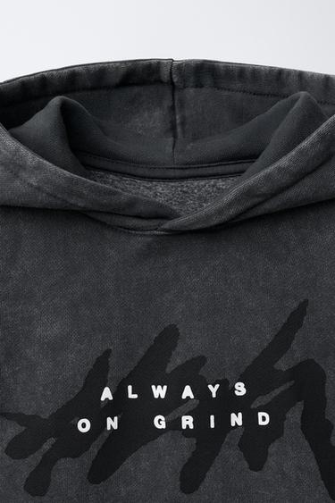 SWEAT À CAPUCHE EFFET DÉLAVÉ GRAFFITI - Anthracite foncé de Zara - Image 2