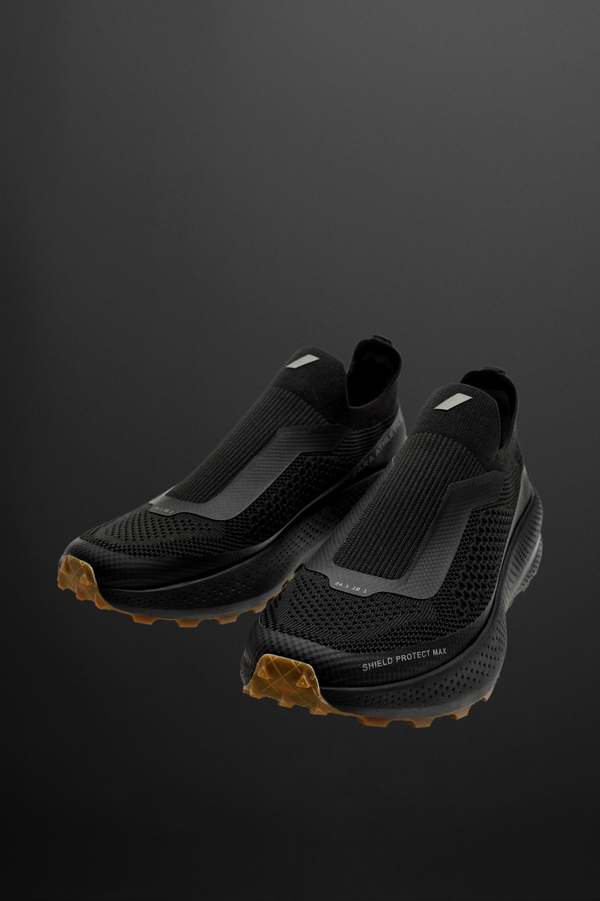 RUNNING SNEAKERS - Black | ZARA United States