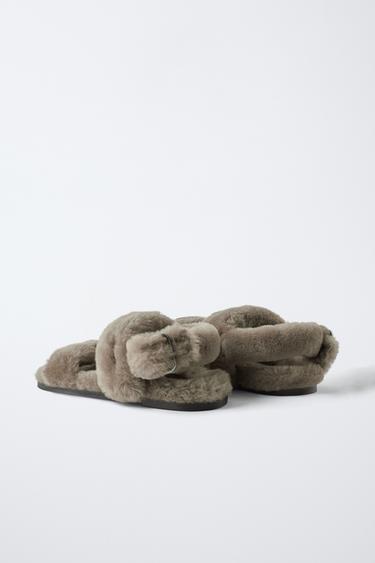 SANDALE EN CUIR EFFET FOURRURE ÉDITION LIMITÉE - Blanc écru de Zara - Image 3