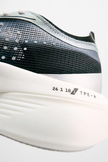 ZAPATILLA PARA CORRER LARGAS DISTANCIAS - Plata de Zara