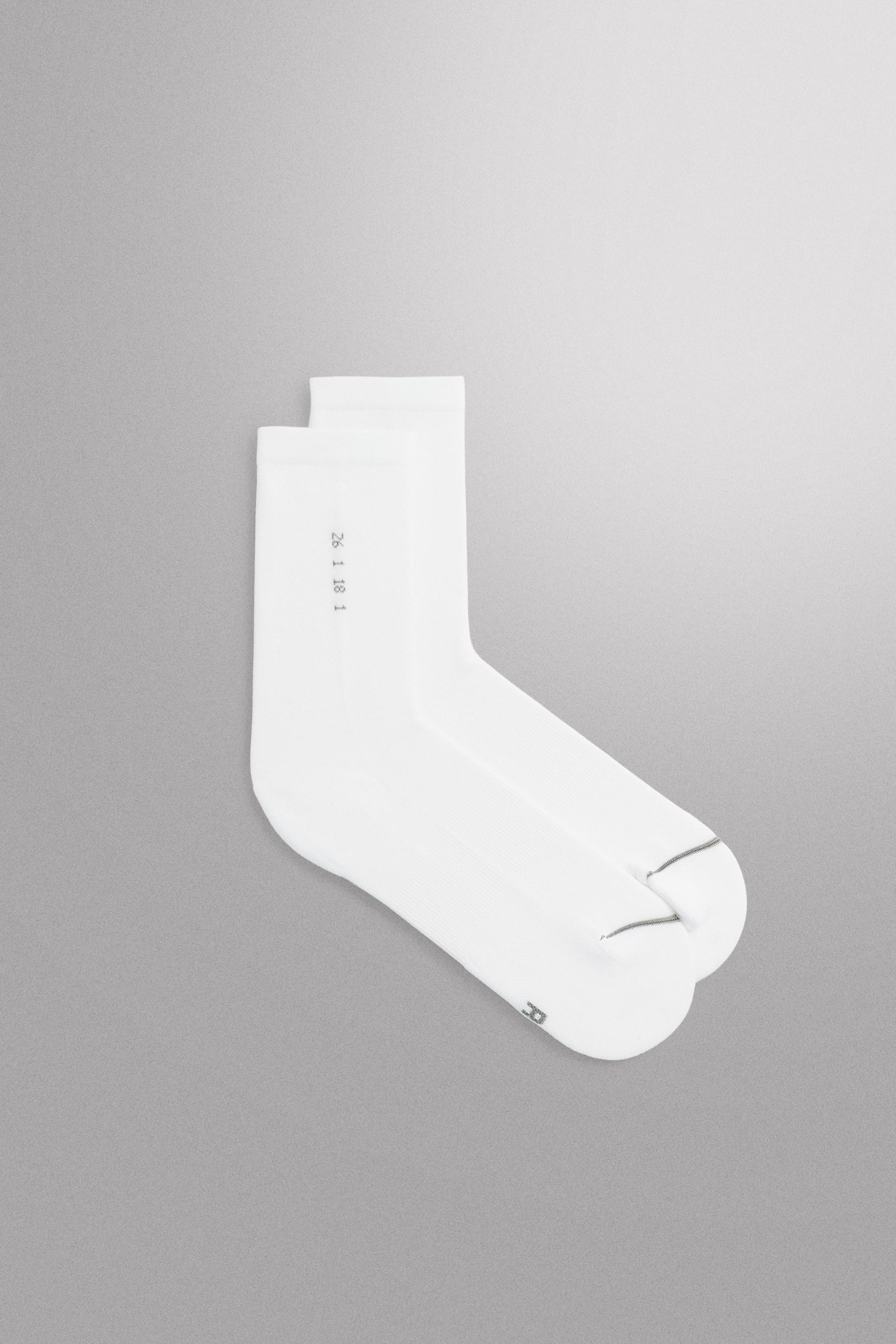 2-PACK OF TECHNICAL TRAINING SOCKS — White