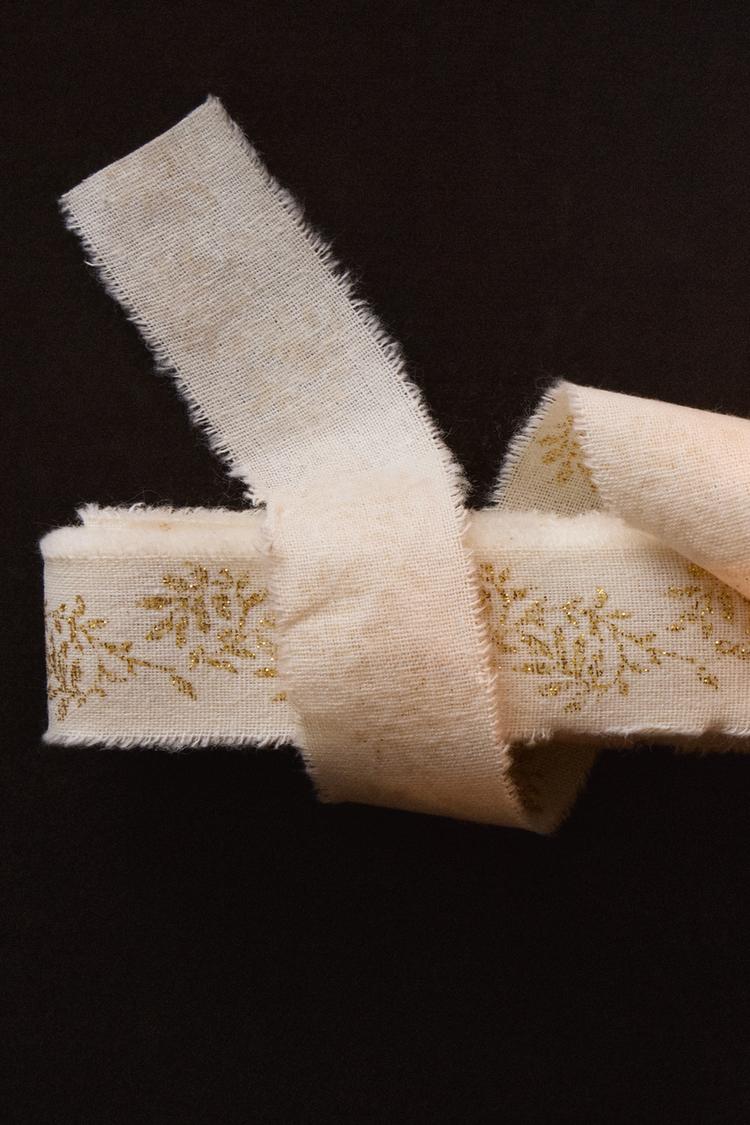PRINTED COTTON CHRISTMAS GIFT RIBBON — Ecru