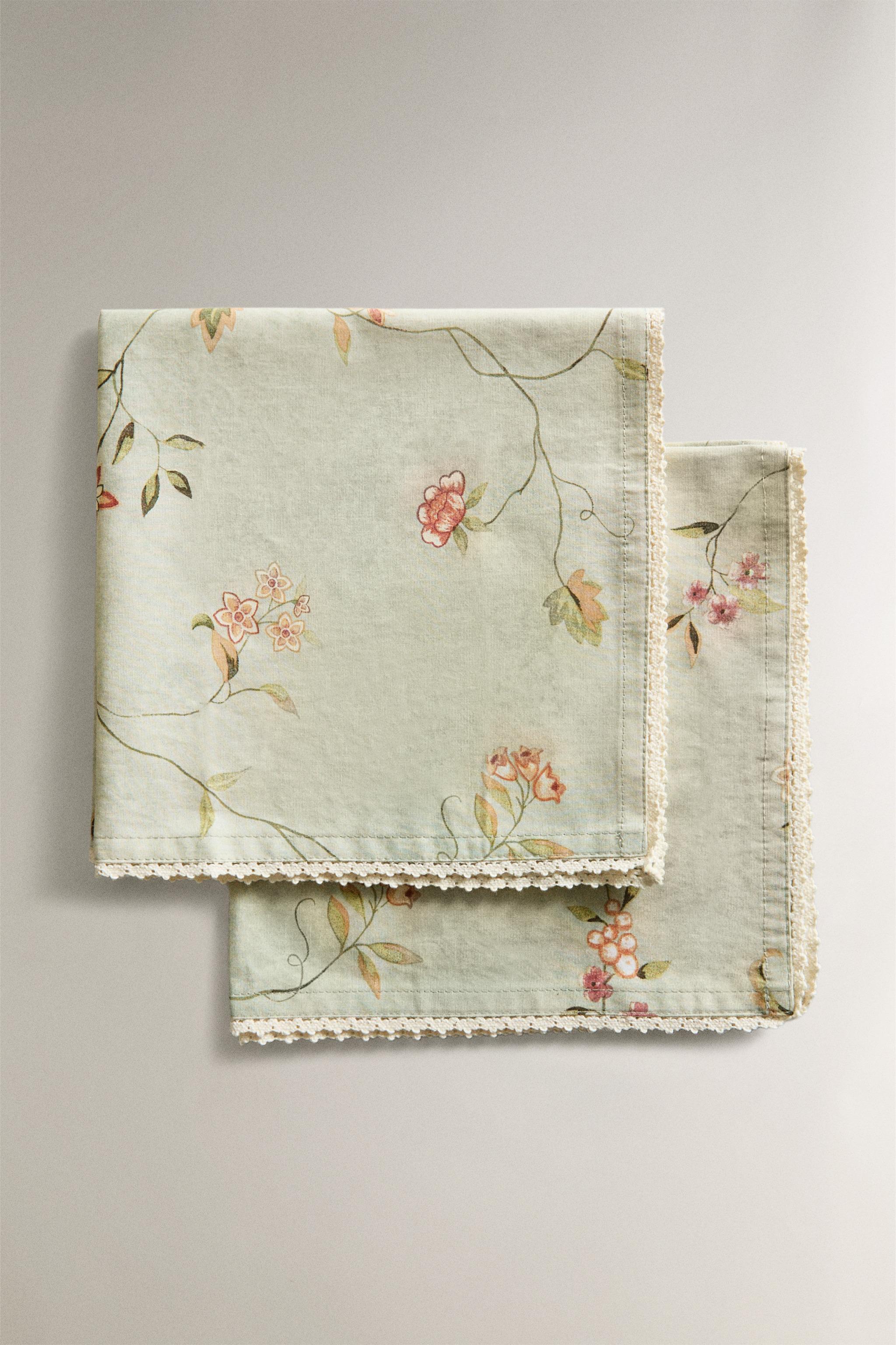 PACK SERVIETTE DE TABLE IMPRIMÉ FLORAL ET DENTELLE (LOT DE 2)