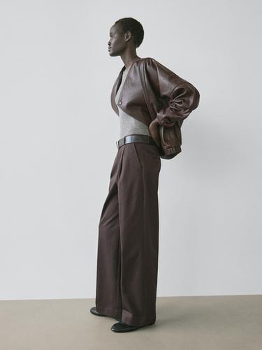 Pantalón pinzas algodón - Chocolate de Zara