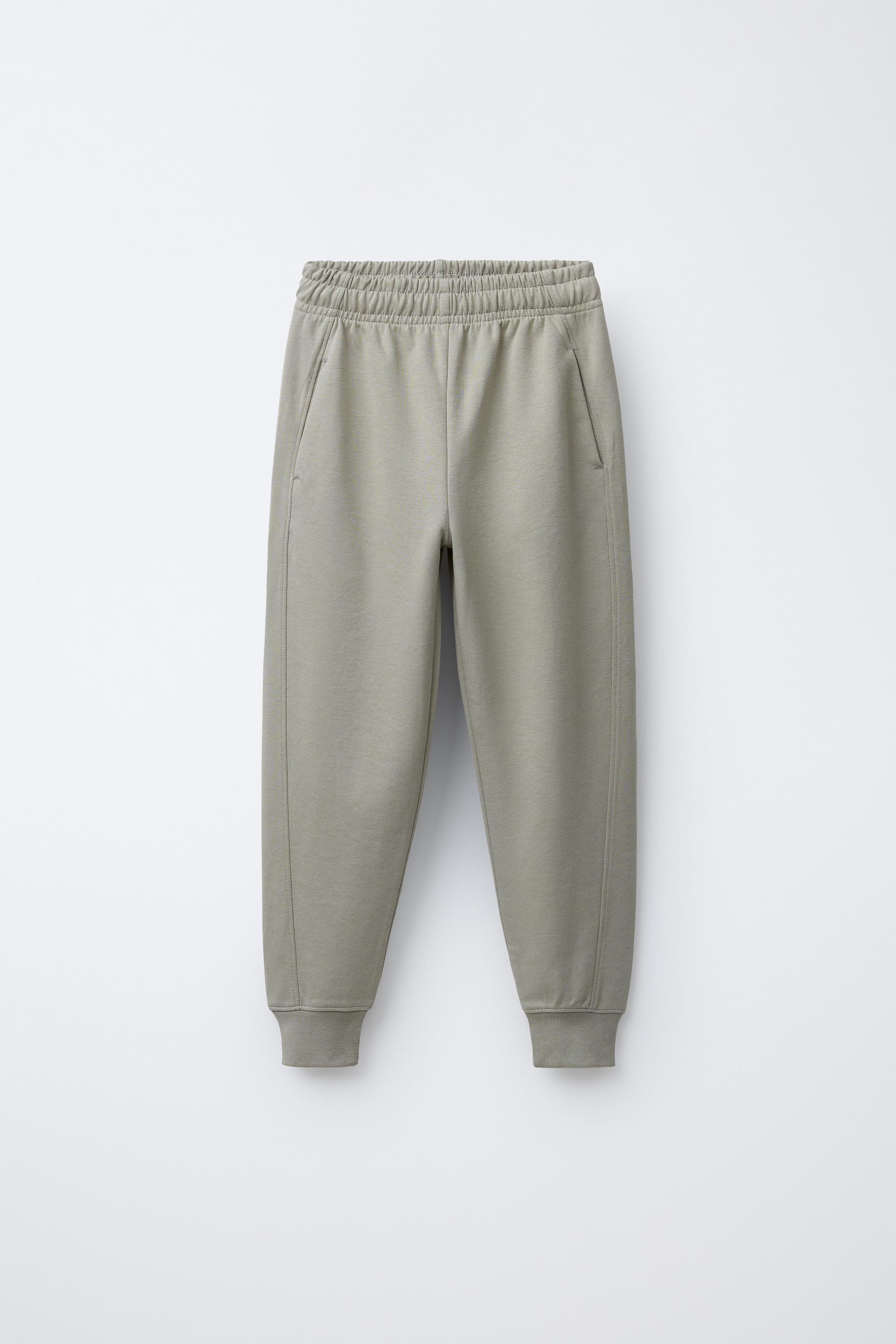 INTERLOCK SWEATSHIRT AND JOGGER SET WITH EMBOSSED TEXT