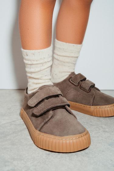 PACK DOS CALCETINES LARGOS BOTONATO - Beige claro de Zara