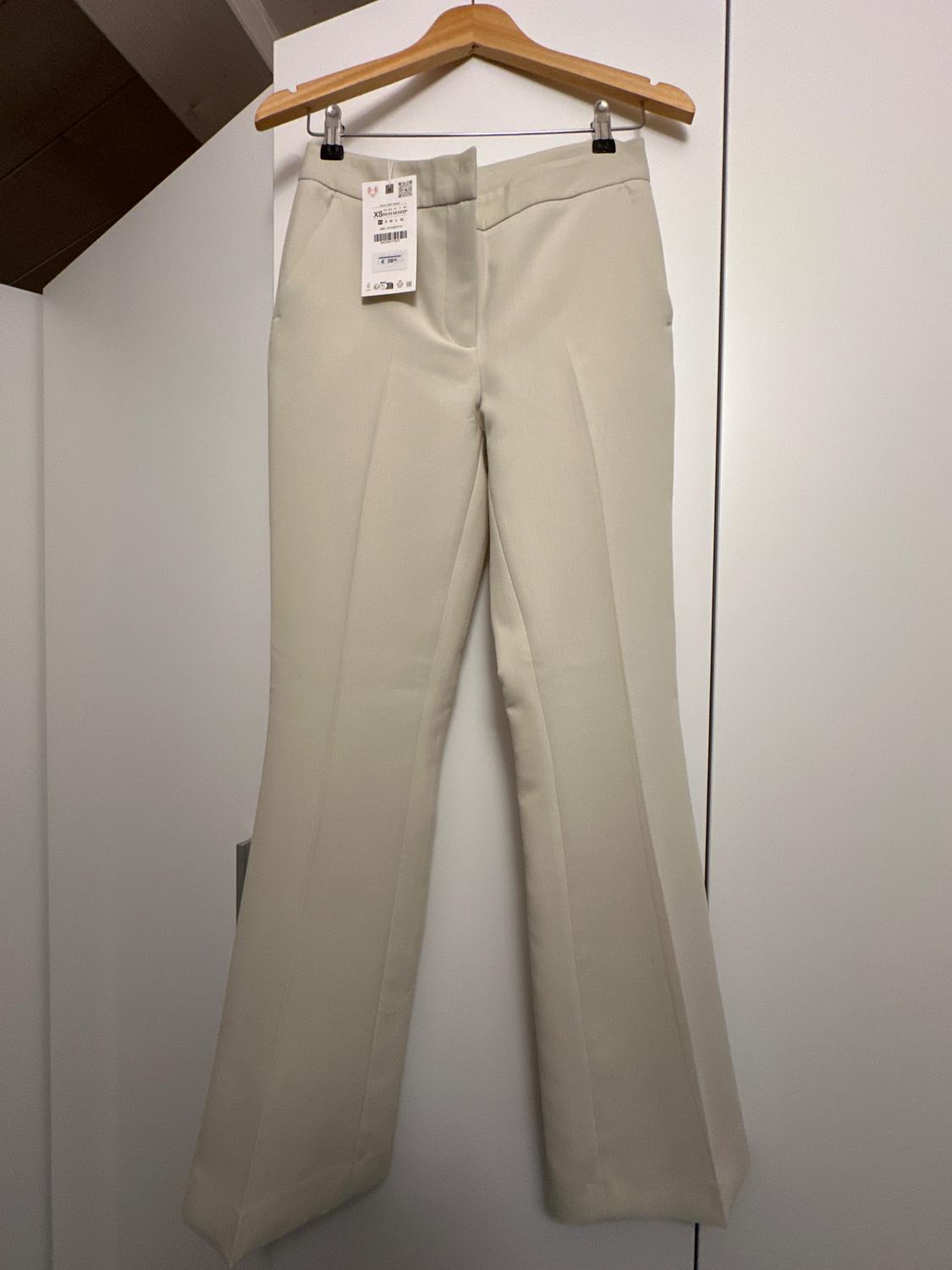 HIGH-WAISTED STRAIGHT CUT TROUSERS