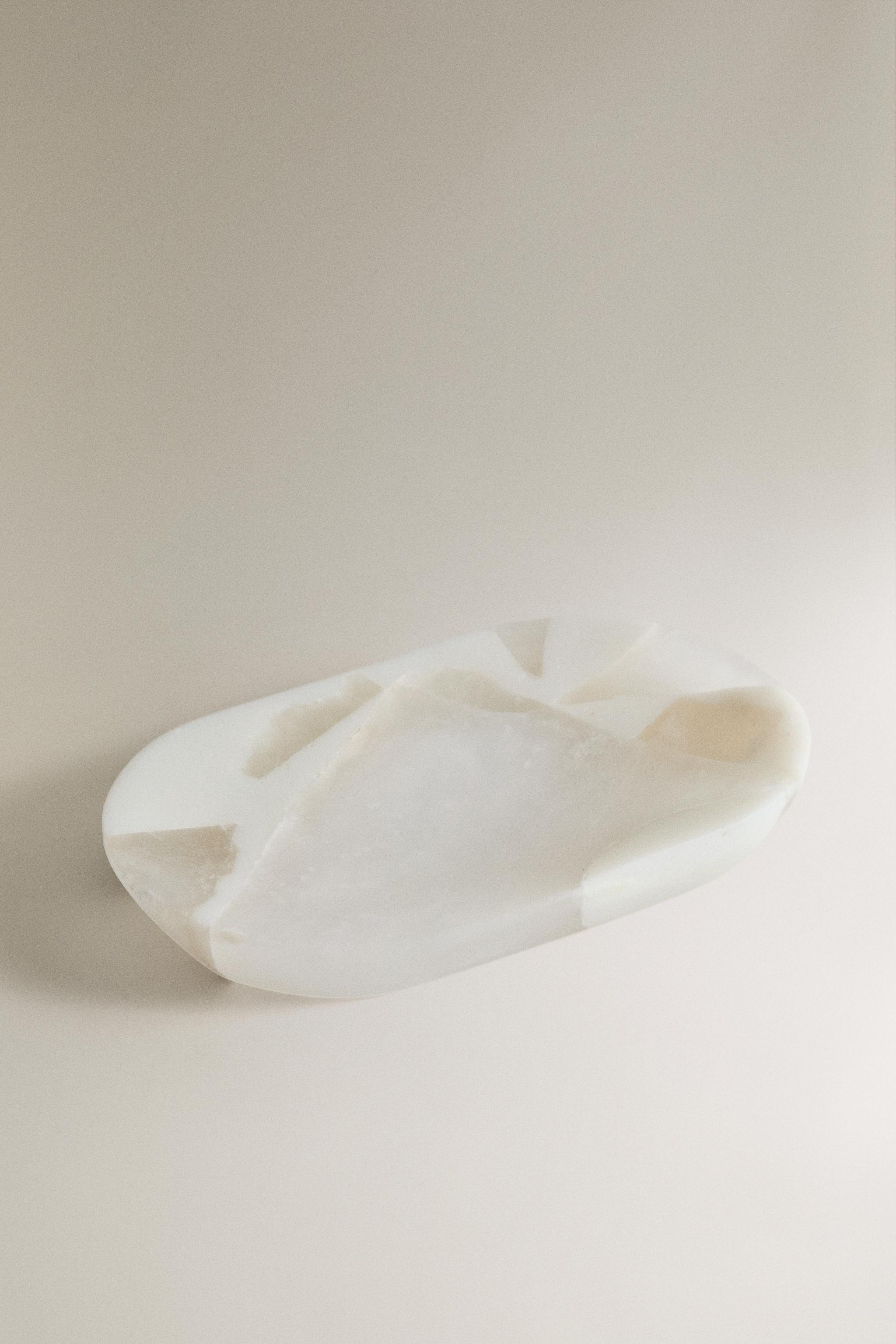 ALABASTER RESIN BATHROOM SOAP DISH — Light beige