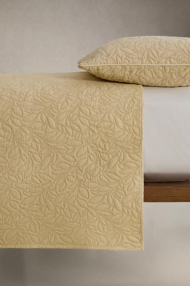 MICROFIBRE QUILT WITH LEAVES - Beige by Zara - Image 2