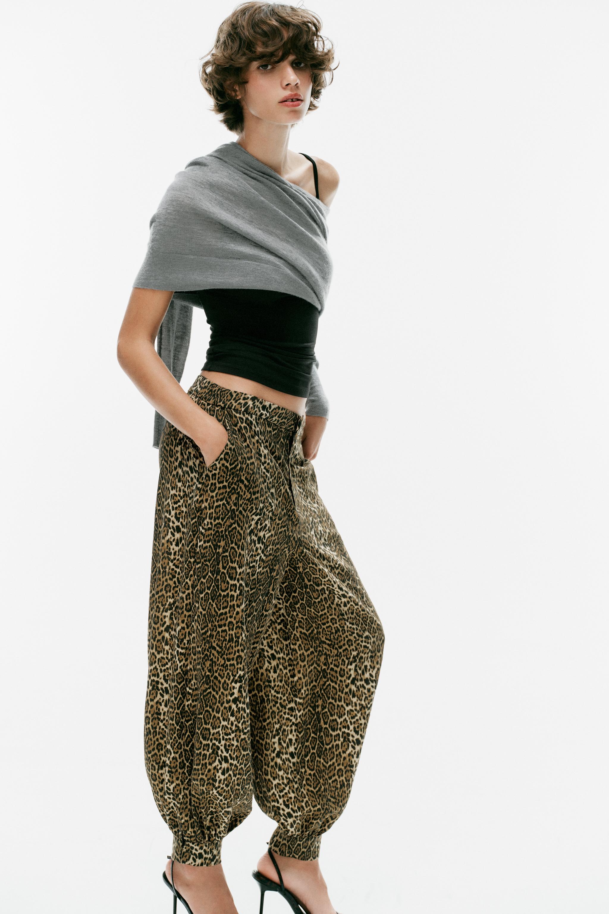 PANTALON SAROUEL SATINÉ À IMPRIMÉ ANIMALIER