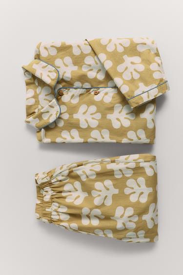 6-14 سنة/ بيجامة قميص وبنطلون بطبعة أشكال - أخضر الخاص بـ Zara