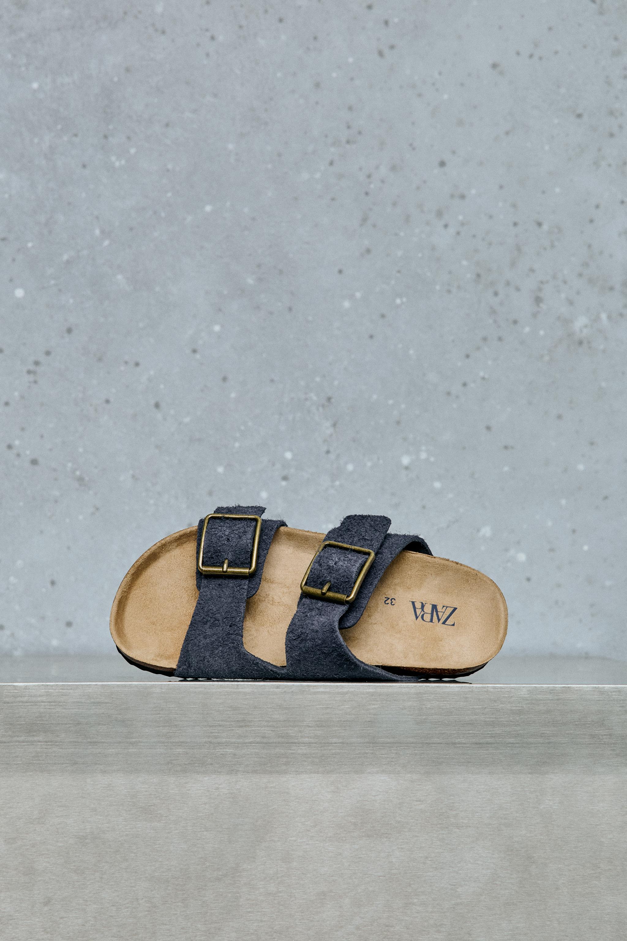 STORIEZ - LEATHER BUCKLE SANDALS — Navy Blue