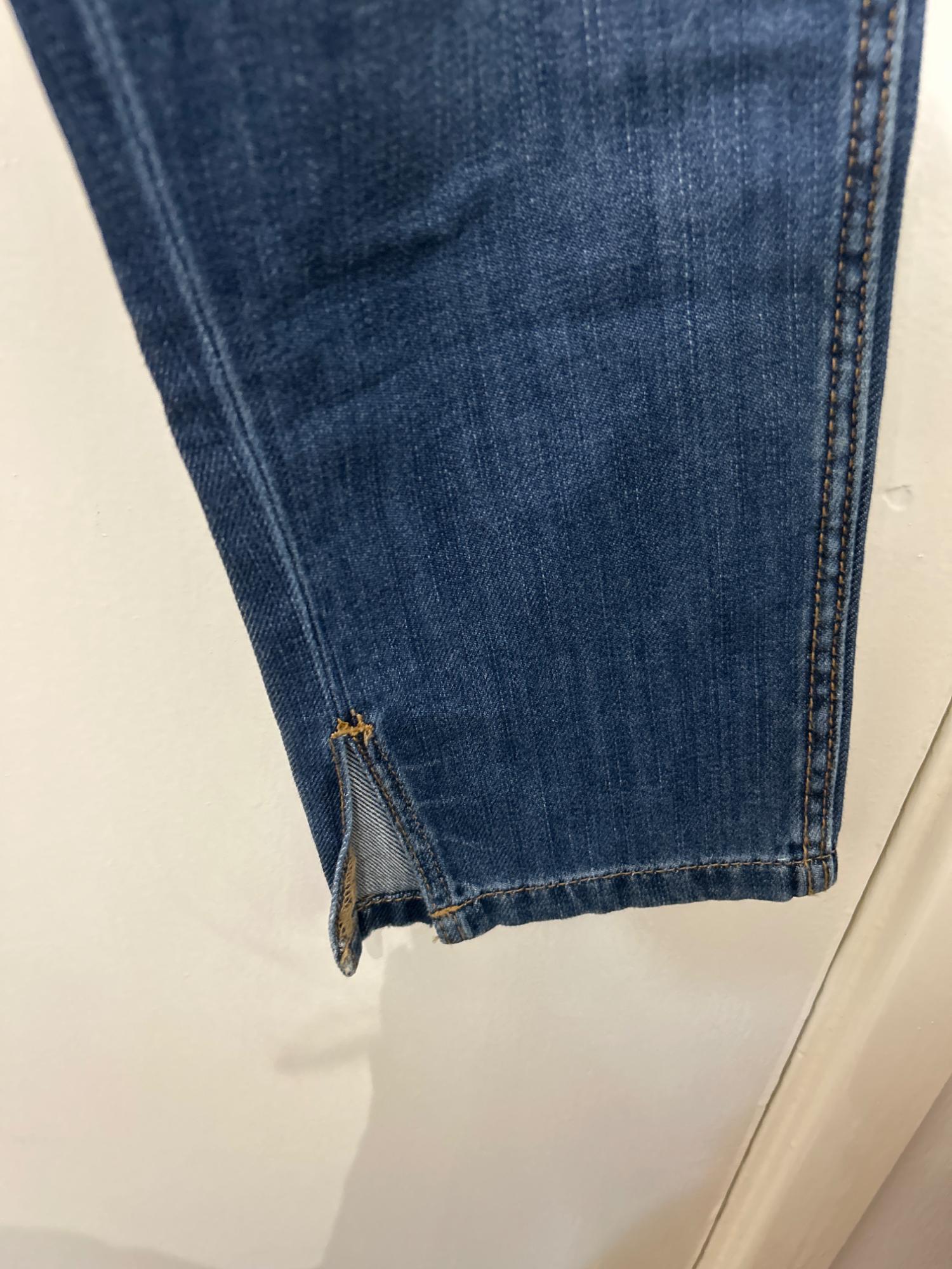 BLUE RIPPED SLOUCHY JEANS