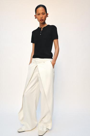 TOP PUNTO BOTONES - Negro de Zara