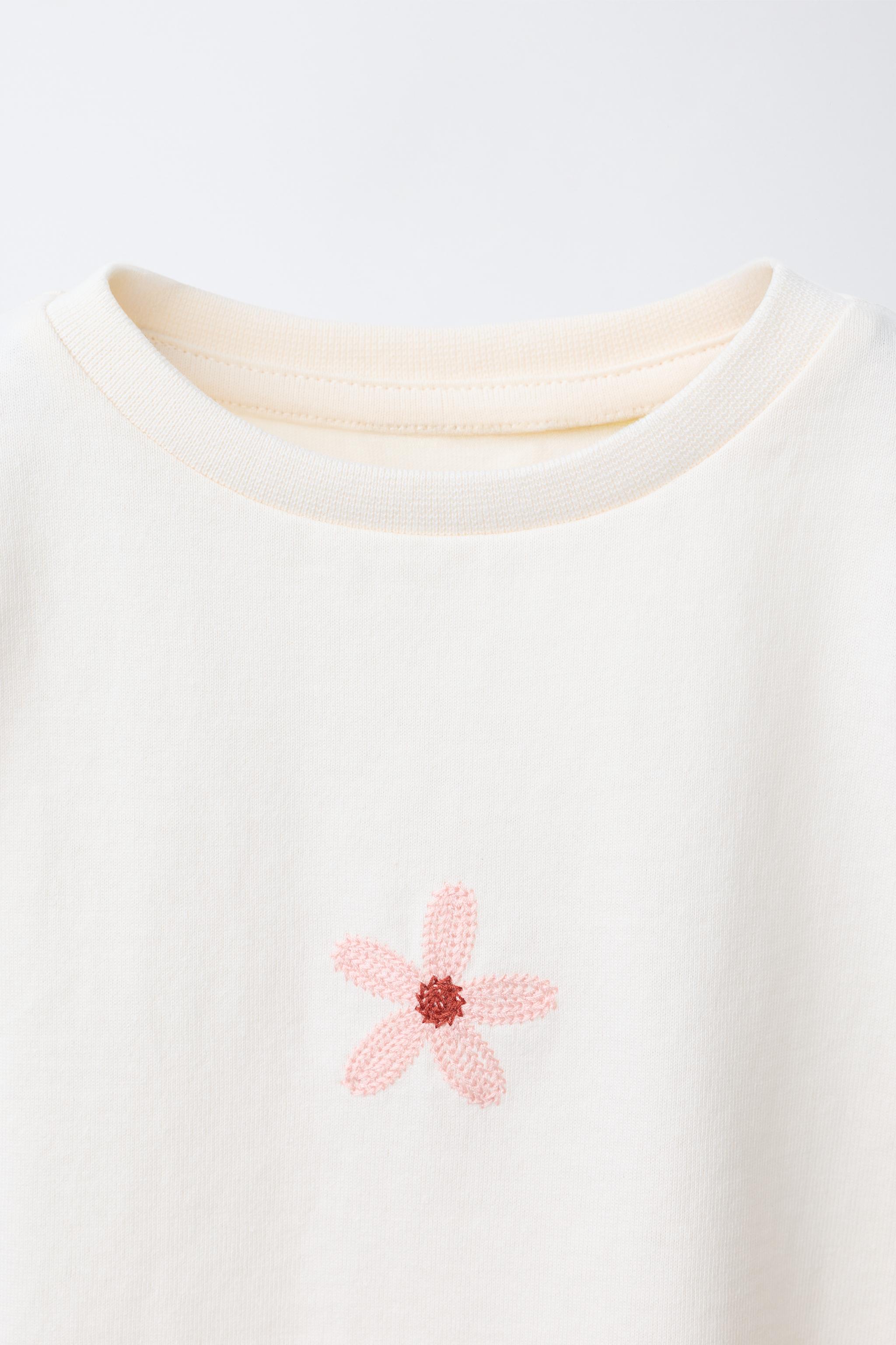 EMBROIDERED FLORAL T-SHIRT