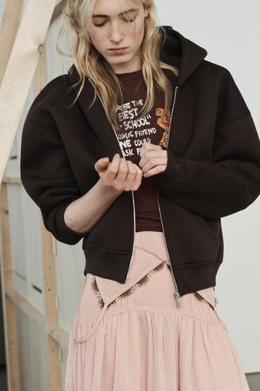 SWEAT À CAPUCHE EFFET NÉOPRÈNE - Chocolat de Zara - Image 1