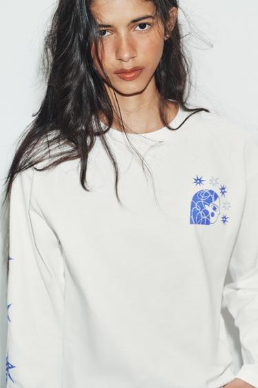 アグスティーナ・シュアン柄ロングスリーブTシャツホワイトZaraのアグスティーナ・シュアン柄ロングスリーブTシャツ - ホワイト