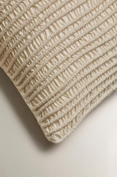 HOUSSE COUSSIN PLISSÉE - Écru de Zara - Image 1