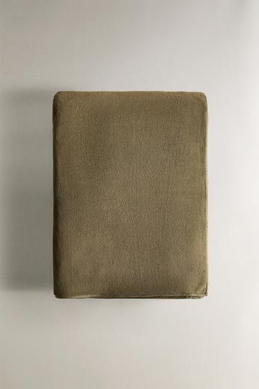 FLEECE THROW - Green by Zara