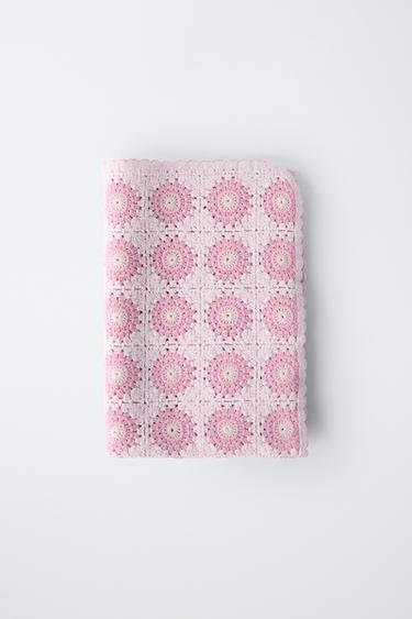 COUVERTURE EN MAILLE CROCHET À FLEURS - Rose clair de Zara - Image 3